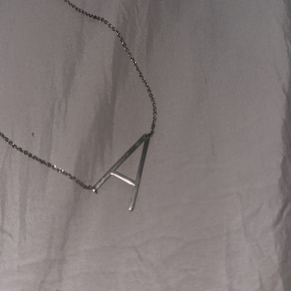 A initial necklaces - Picture 2 of 3